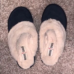 WORN ONCE: Minnetonka Slippers